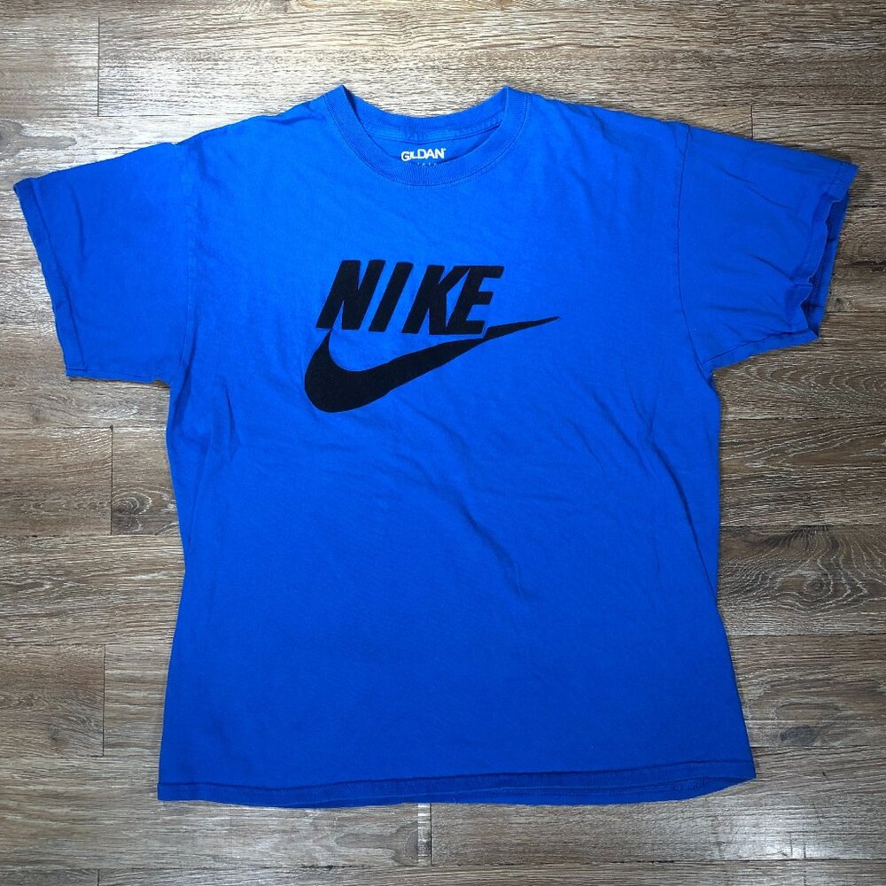 Nike Gildan Raised Velvet Felt Style Logo Print Shirt Large